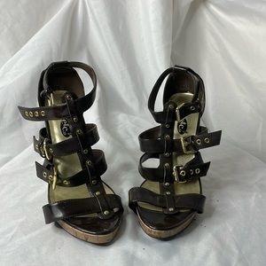 Womens used  size 9 rue21 brown heels w gold buckles